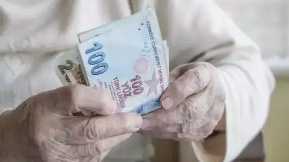 Emekli maaşları değişiyor... 1 Ocak’ta milyonları etkileyecek karar yürürlükte!