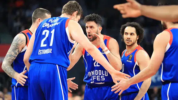 Anadolu Efes’te proje başlamadan bitti: Sakatlıklar ve erken hoca değişimi...