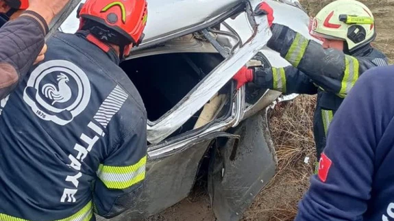 Denizli’de yağmur kazası: Otomobil takla attı!