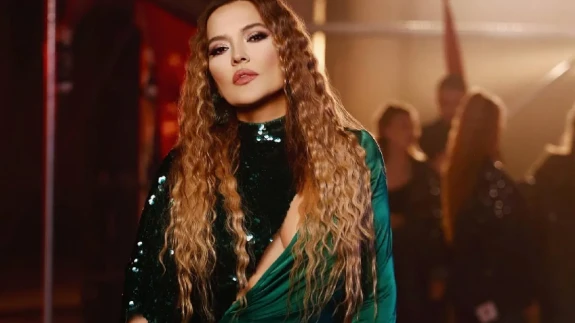 Demet Akalın’dan Şaşırtan Hamle! Survivor’ı Sildi, Yerine O Diziyi Koydu!