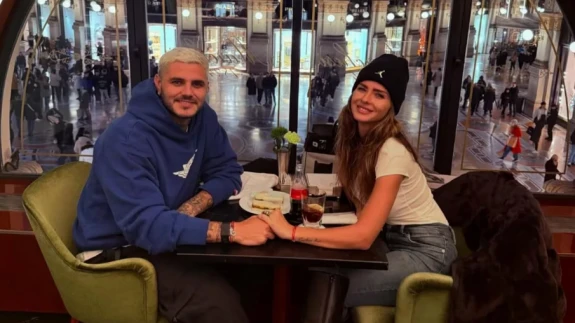 Galatasaray Yıldızı Icardi ve Yengemiz İstanbul’da Kumpirli ve Kahveli Keyifli Bir Tura Çıktı!