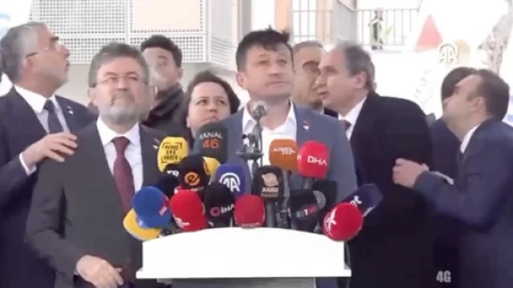 Deprem bölgesinde panik anları! Bakanlar bir anda koşmaya başladı…