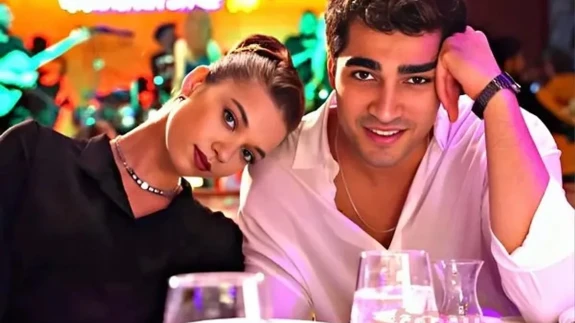 Afra Saraçoğlu ve Mert Ramazan Demir Aşkı Resmen Bitti! Olaylı Ayrılığın Perde Arkası