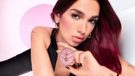 Yves Saint Laurent’ın Yeni Reklam Yüzü Dua Lipa, "Training Season" Şarkısı ile Kampanyada Metalik ve Cesur Tarzını Konuşturdu!