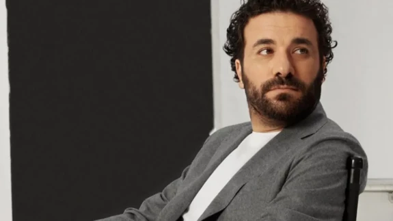 Hasan Can Kaya ve Pınar Sabancı’nın Fotoğraflarıyla Sahte Haber Yaptılar! Ünlü Komedyenden Dolandırıcılara Sert Uyarı