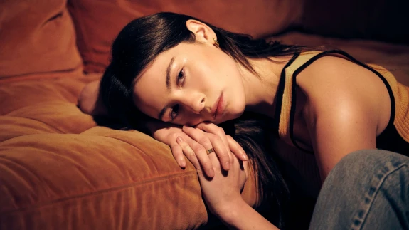 Gracie Abrams'ın 'Close to You' Şarkısını Yedi Yıl Beklediler, Dokuz Aydır Dinliyorlar!