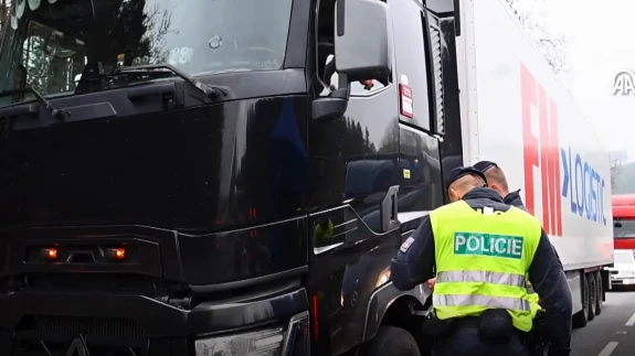 Çekya Hükümeti Şap Hastalığına Karşı Sınırda Kamyonları Dezenfekte Ediyor