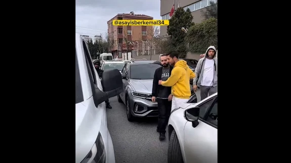 Yol Verme Tartışması Kavgaya Dönüştü: O Anlar Vatandaşın Kamerasına Yansıdı