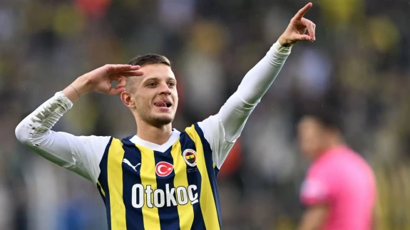 Sebastian Szymanski Kaç Gol Attı? Fenerbahçe’nin Polonyalı Orta Sahasının Kariyeri, İstatistikleri ve Başarıları!