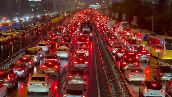 İstanbul’da Bayram Trafiği Felç! O Güzergahlardan Sakın Geçmeyin!