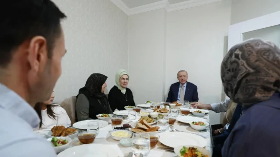 Cumhurbaşkanı Erdoğan vatandaşlarla iftar programına devam ediyor