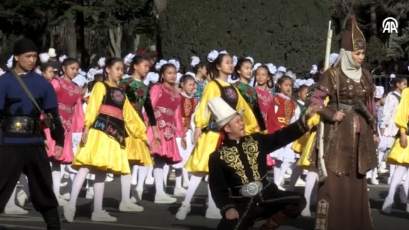 Kırgızistan'da Nevruz Kutlamaları Renkli Görüntülere Sahne Oldu