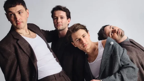 Lollapalooza India 2025’te Glass Animals Fırtınası!