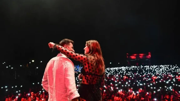 Görenler Koruması Sandı, Meğer Dua Lipa’nın Babasıymış! Tarzı ve Karizmasıyla Gençleri Kıskandırıyor