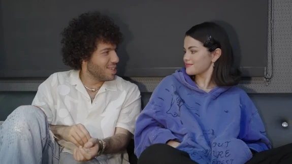 Ünlü Şarkıcı Selena Gomez'den İtiraf Gibi Şarkı: "Younger And Hotter Than Me" Yayında!