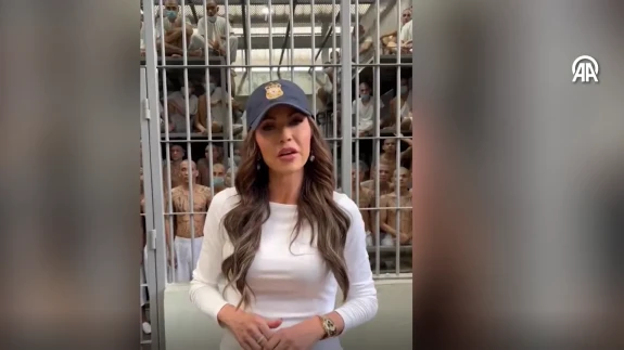 ABD İçişleri Bakanı Noem El Salvador Hapishanesini Ziyaret Etti