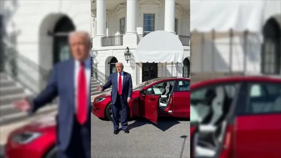 Elon Musk'tan Tesla'ya Gelen Tepkiler İçin Trump Formülü! Donald Trump Tesla Model Aracını Beyaz Sarayda Sergiledi