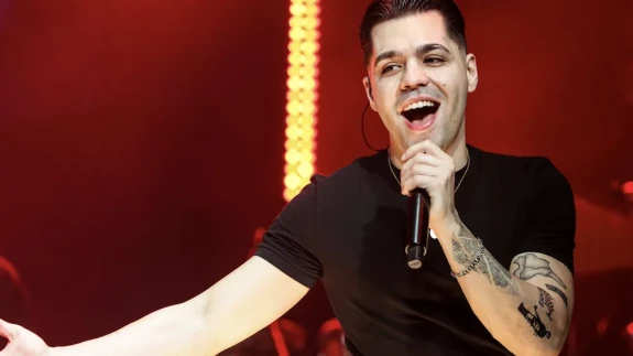 Emir Can İğrek İstanbul’da Coşturdu! Hayranlarına Sürpriz Var