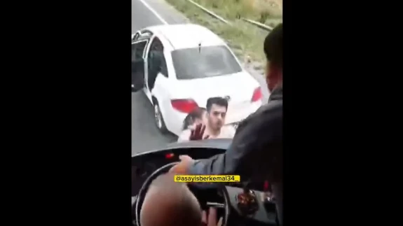 Alanya - Mersin Seferini Yapan Otobüse Saldırdılar O Anlar Yolcular Tarafından Görüntülendi