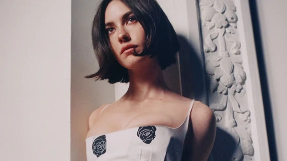 Gen Z’nin Yeni İdolü Gracie Abrams Billboard Kapağında Göz Kamaştırdı: Taylor Swift’ten Öğrendiklerimle Yükseliyorum!