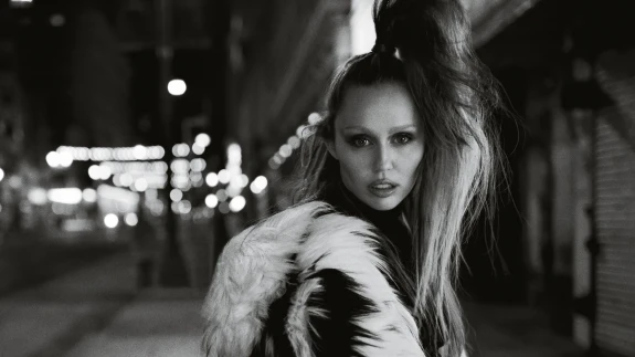 Miley Cyrus Geri Sayımı Başlattı: “End of the World” Şarkısı Yarın Yayında!