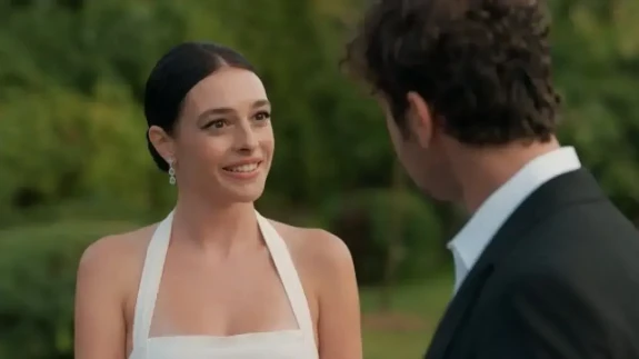 Melis Sezen Ödülünü Aldı, Aşk İddialarına Son Noktayı Koydu!