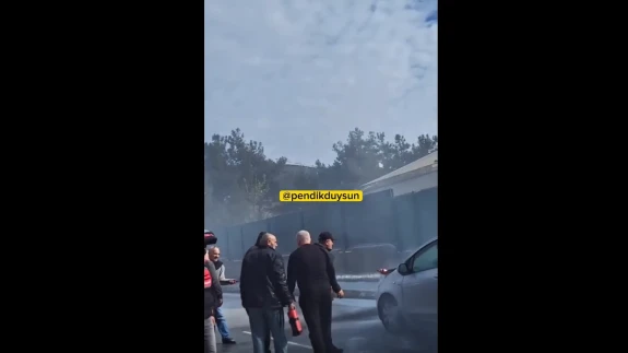 Seyir Halinde Yanmaya Başlayan Araçtaki Yangını Beton Mikseri Söndürdü: O Anlar Kameraya Böyle Yansıdı