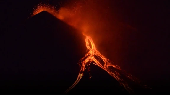 İtalya'da Bulunan Etna Yanardağı Alev Püskürttü: Ortaya Bu Görüntüler Ortaya Çıktı