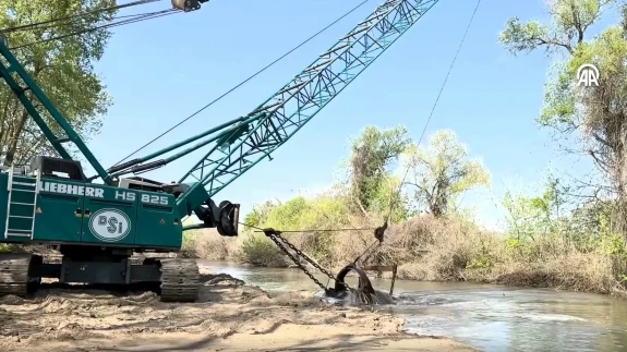 Tunca Nehri Çamurdan Arındırılıyor: Temizleme Çalışmalarını Edirne Valisi Yunus Sezer Takip Etti