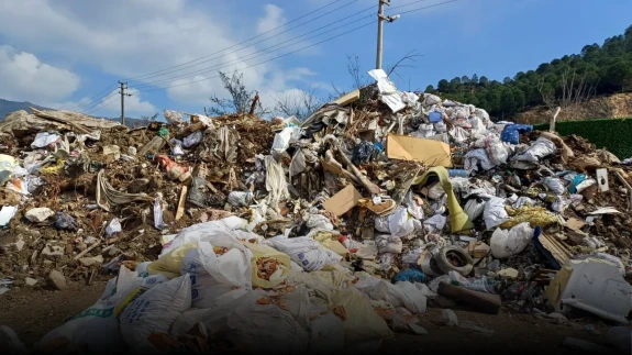 Bakanlık İzmir’de harekete geçti: Çöp depolayan belediyeye ceza yağdı