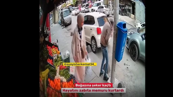 Yediği Şeker Nefes Borusuna Kaçtı: Zabıta Heimlich Manevrasıyla Kurtardı