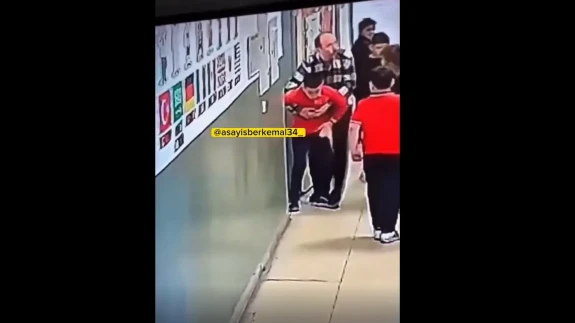 Pet Şişe Kapağı Yutan Öğrencisini Heimlich Manevrasıyla Kurtardı