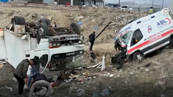 Kayseri'de Ambulans ve Kamyonet Kafa Kafaya Çarpıştı: Feci Kazada 6 Kişi Yaralandı!
