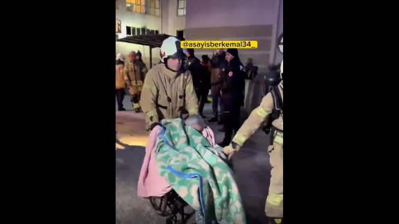 Maltepe'de Korkutan Gece: Gece Saatlerinde Huzurevi'nde Çıkan Yangından 24 Vatandaş Etkilendi