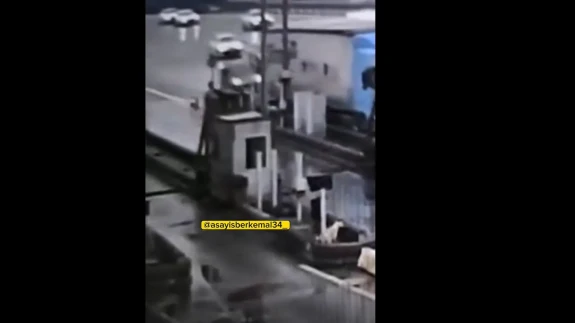 Pendik Kuzey Marmara Otoyolu Gişeleri'nde Meydana Gelen Kazanın Kamera Görüntüsü Ortaya Çıktı