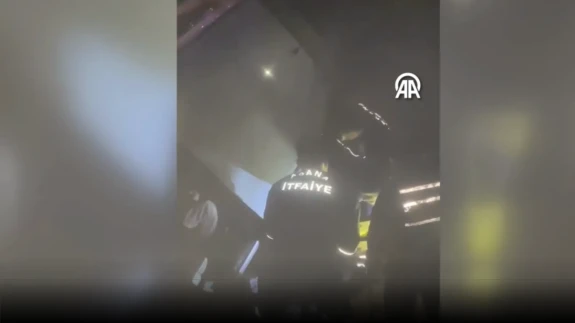 Şarampole Yuvarlanan Otomobilde Sıkışan Yaralıları İtfaiye Ekipleri Böyle Kurtardı