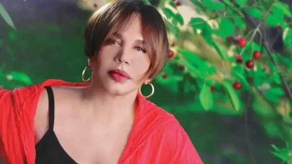 Sezen Aksu, Sırrı Süreyya Önder'in Ardından Saçlarını Kestirdi