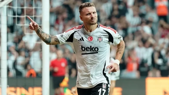 Yıldız Futbolcu Geleceğini Açıkladı!