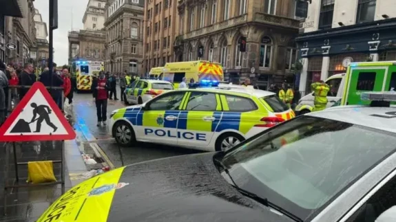 Liverpool’un Şampiyonluk Kutlamasında Facia: Araç Kalabalığa Daldı, Çok Sayıda Yaralı Var