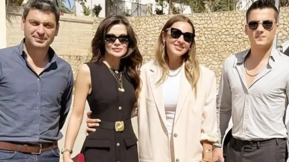 Hadise'den Sürpriz Ziyaret! Oyunculuğa mı Göz Kırpıyor?