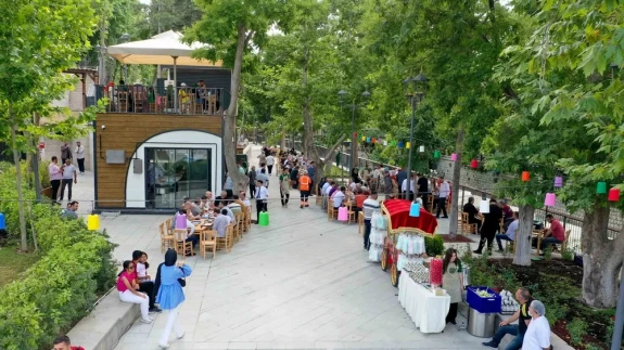 Tarihle İç İçe Çay Keyfi: Meram Aile Çay Bahçesi Yeniden Hayat Buldu