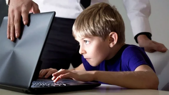 Yeni Nesil Tehlike Altında: Çocuk Gelişimini Sessizce Bozan 3 Büyük Risk