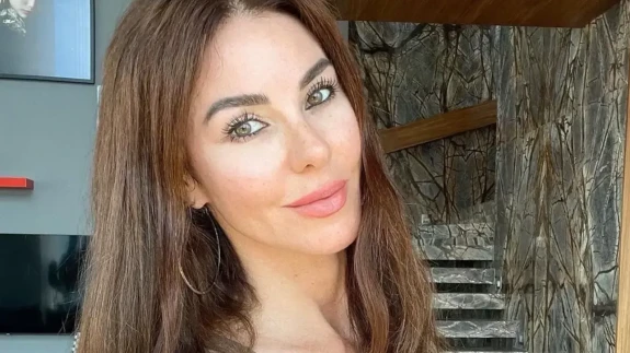 Defne Samyeli’den Anneler Günü Şovu! Gençlik Sırrı Yorum Yağdırdı