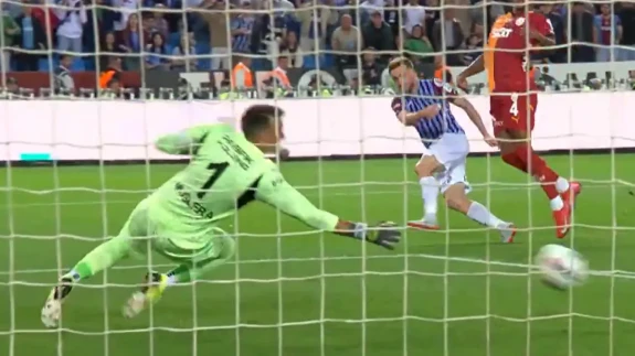 Muslera'dan Üst Üste Harika Kurtarışlar! O Anlar Kamerada...