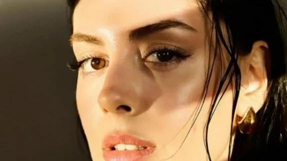 Selin Türkmen'den Dergi Pozları: Sosyal Medya Yıkıldı