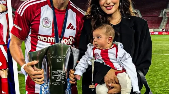 Melisa Aslı Pamuk ve Yusuf Yazıcı’dan Ailece İlk Poz!