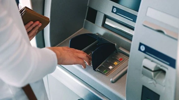 ATM’lerdeki kırmızı tuşun gizemli güvenlik sırrı ortaya çıktı!