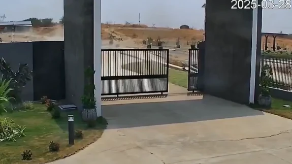 Myanmar'da 7.7'lik Depremde Yer Kabuğunun Oynaması Kameralara Yansısı! İşte O Görüntüler