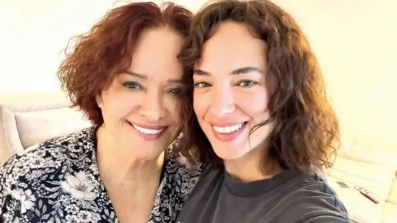 Seda Bakan, Adile Naşit'in Hayatını Canlandırmak İçin Müjde Ar'la Bir Araya Geldi!