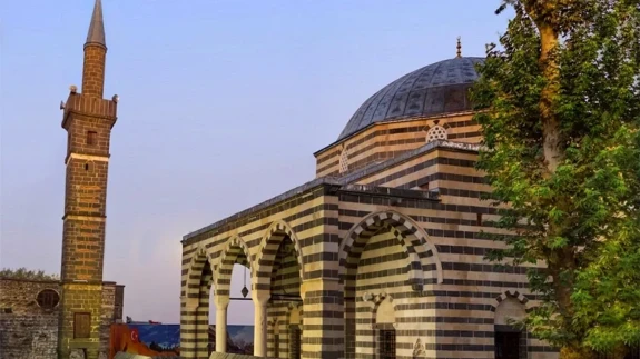 Dileklerin Kutsal Durağı: Diyarbakır’ın Efsanesi